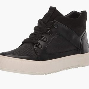 Frye Gia Lug Trail Sneaker  Like New! 6.5